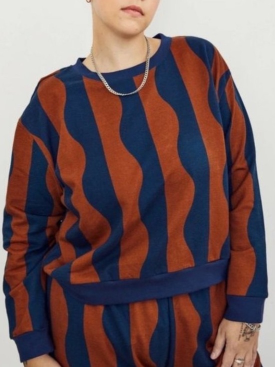 Dusen Dusen Tops - Dusen Dusen River Sweatshirt Size Medium